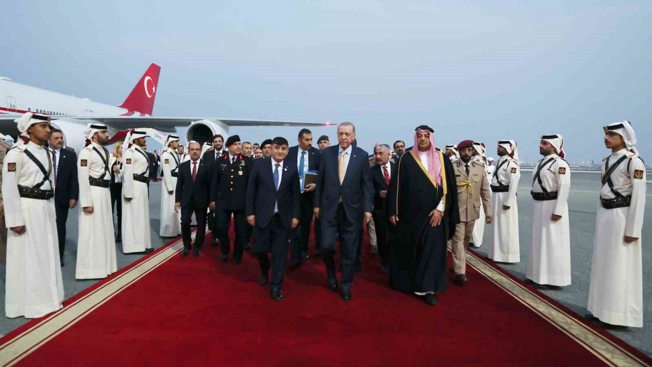 Cumhurbaşkanı Erdoğan Katar’da törenle karşılandı