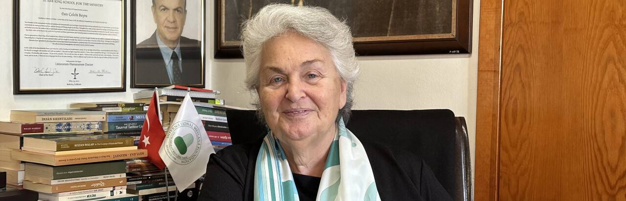 Mevlana'nın öğretilerini dünyaya anlatıyor