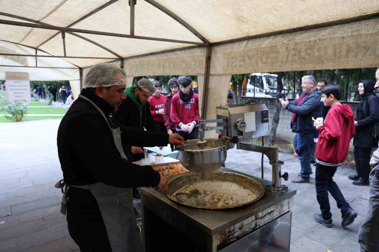 Konya’da şehit polis Teke adına lokma dağıtıldı