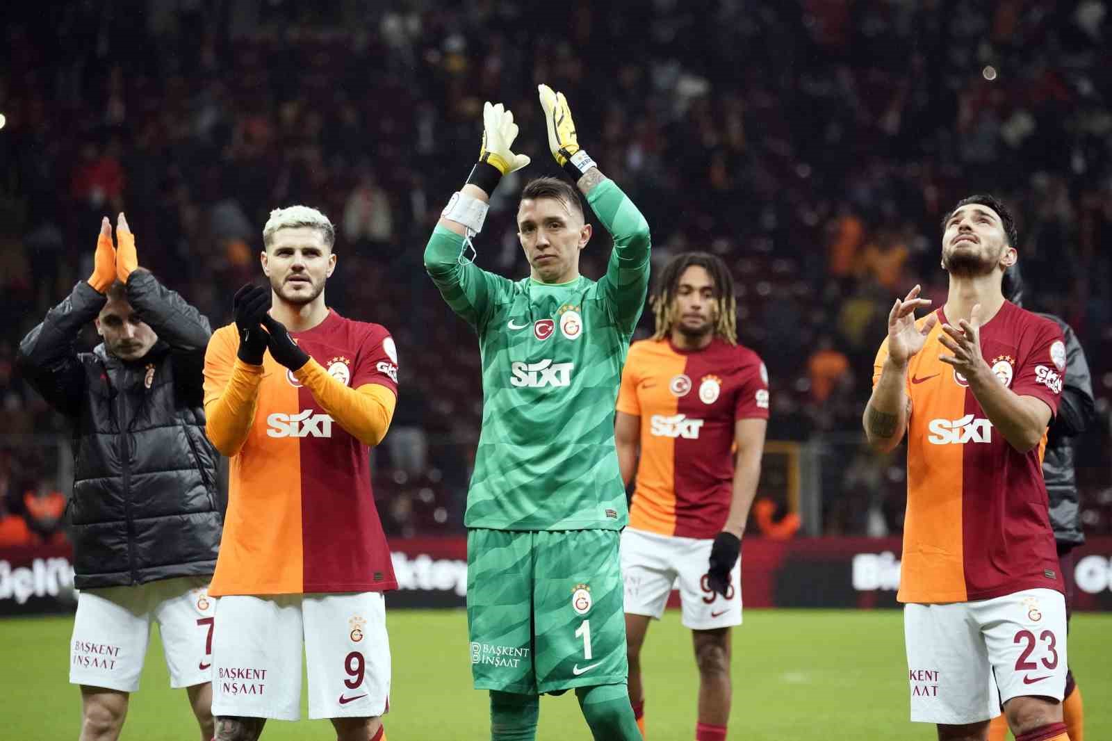 Fernando Muslera cezalı duruma düştü