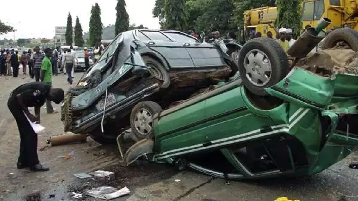 Trafik kazasında 16 kişi öldü, 27 kişi yaralandı