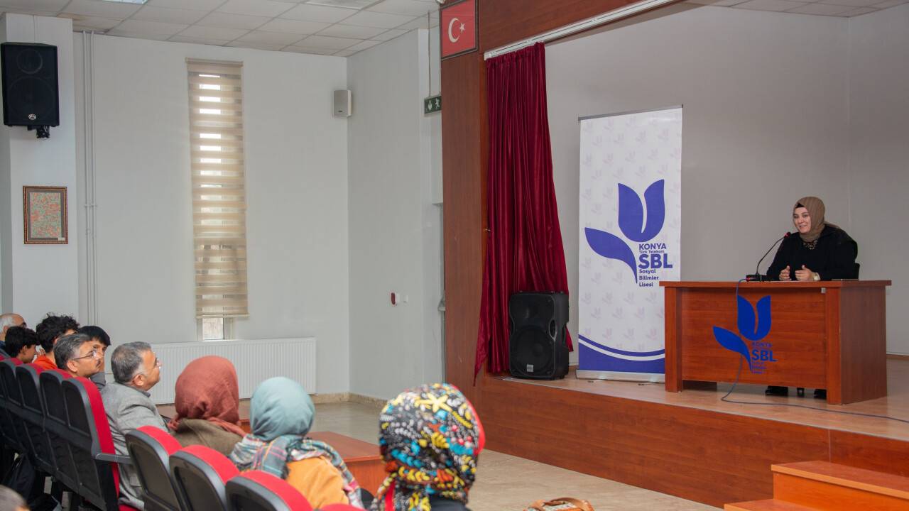 Lise öğrencileri Hz. Mevlana'nın hayat felsefesini öğrendi