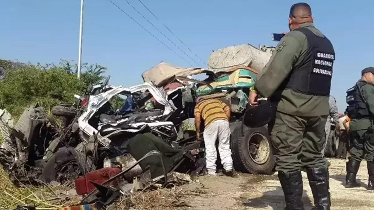 Zincirleme kazada 18 kişi öldü