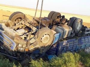 Aksaray'da Un Yüklü Tır Devrildi: 7 Yaralı