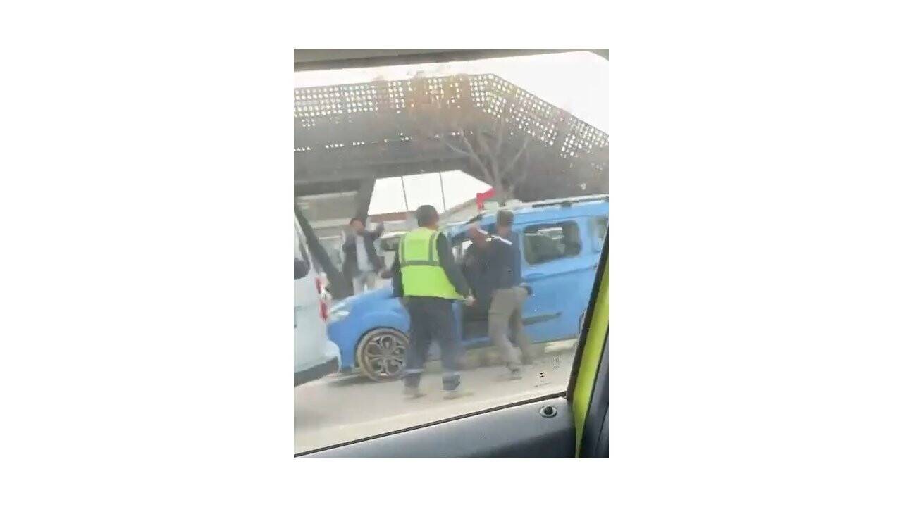 Bursa'da trafikte sopalı darp (TIKLA&İZLE)