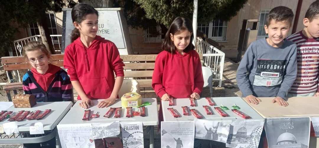 Hüyük'te Filistinli çocuklar için kermes düzenlendi