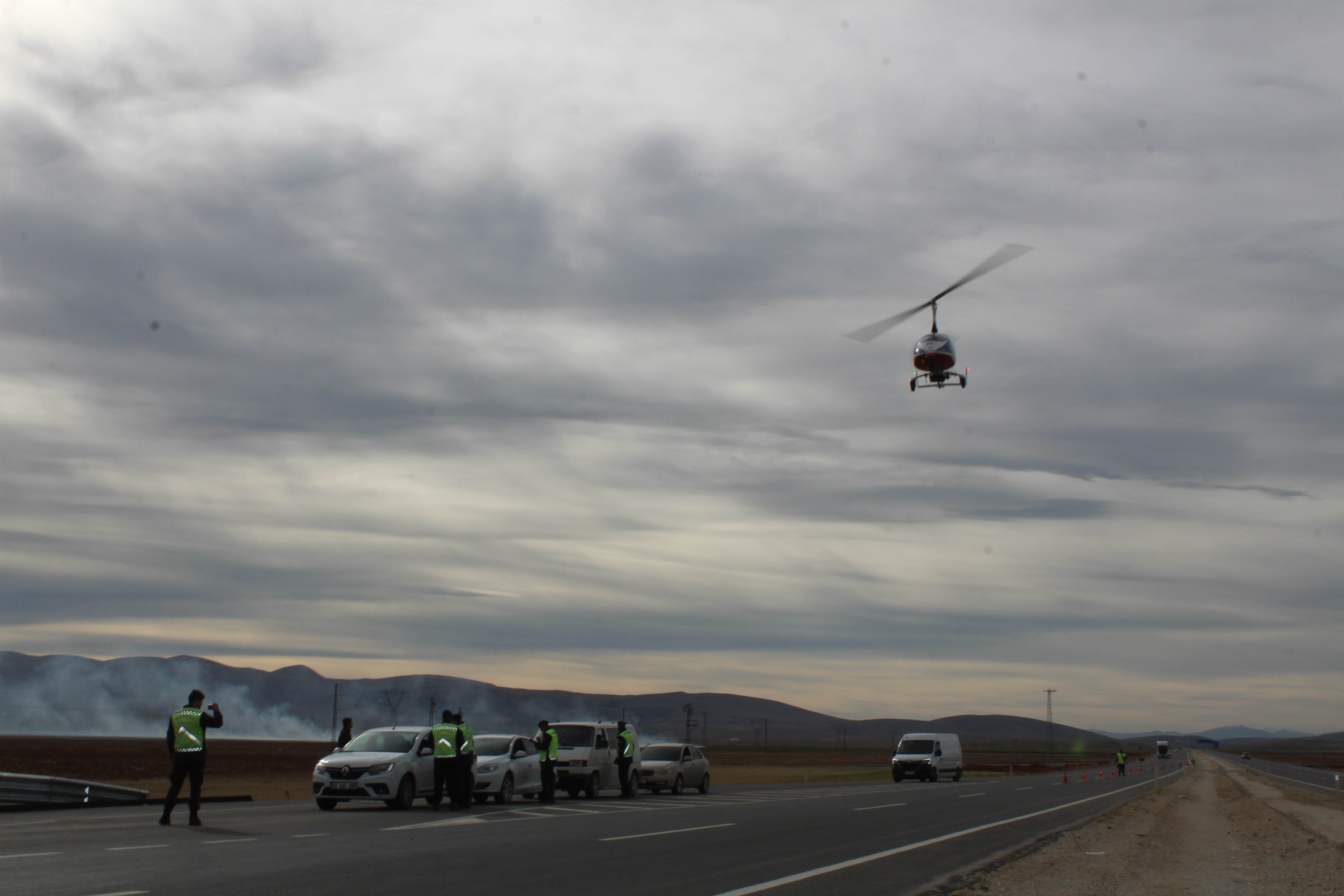 Yunak'ta kural ihlali yapan sürücüler "cayrokopter" ile tespit edildi