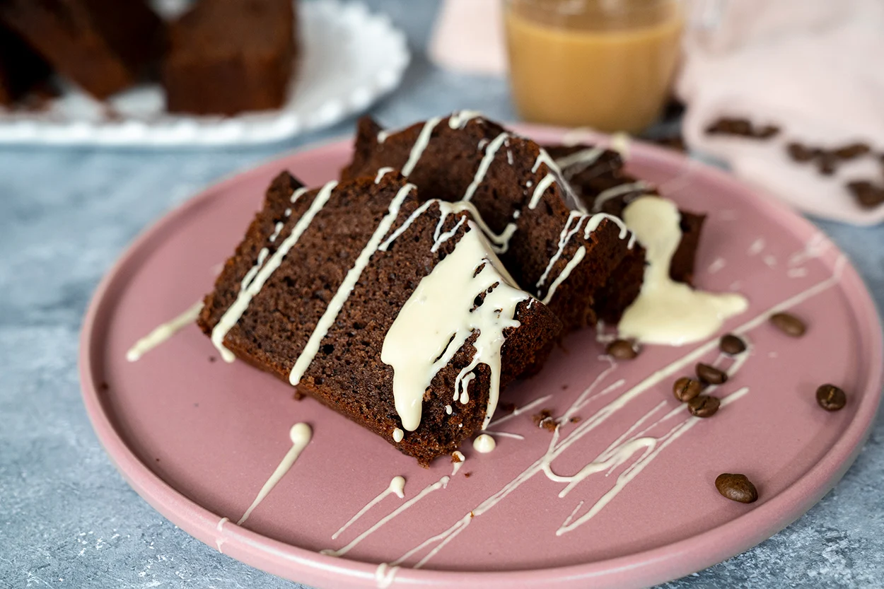 Kahvenin lezzetini taşıyan kek: Kahveli kek tarifi