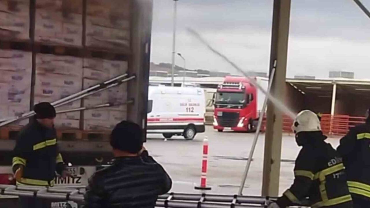 Bebek maması yüklü tırda yangın