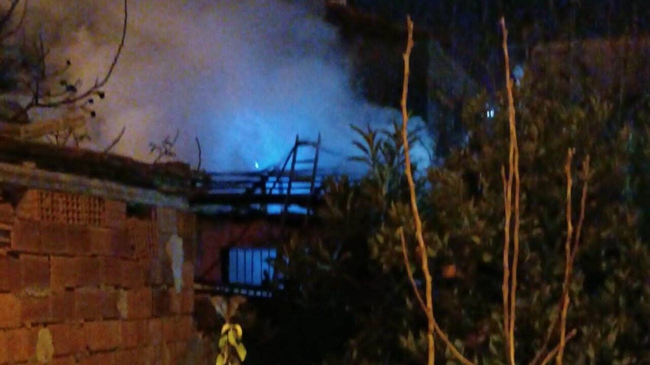 Manisa’da yaşlı adam yanmaktan son anda kurtarıldı