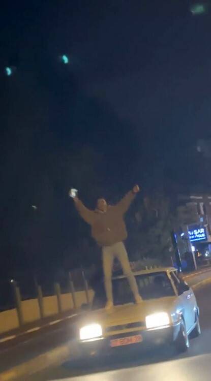 Müzik aşkı trafik güvenliğini tehlikeye attı (TIKLA&İZLE)