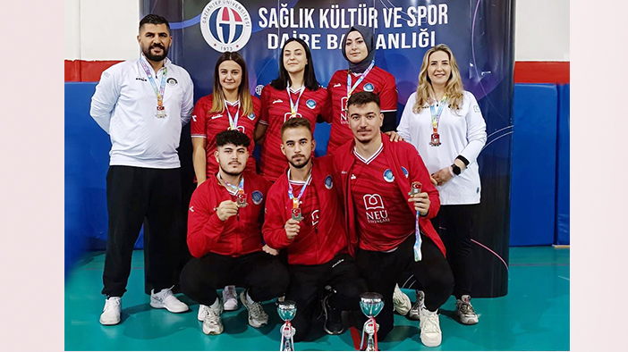 NEÜ  Curling Takımlarından iki Türkiye derecesi