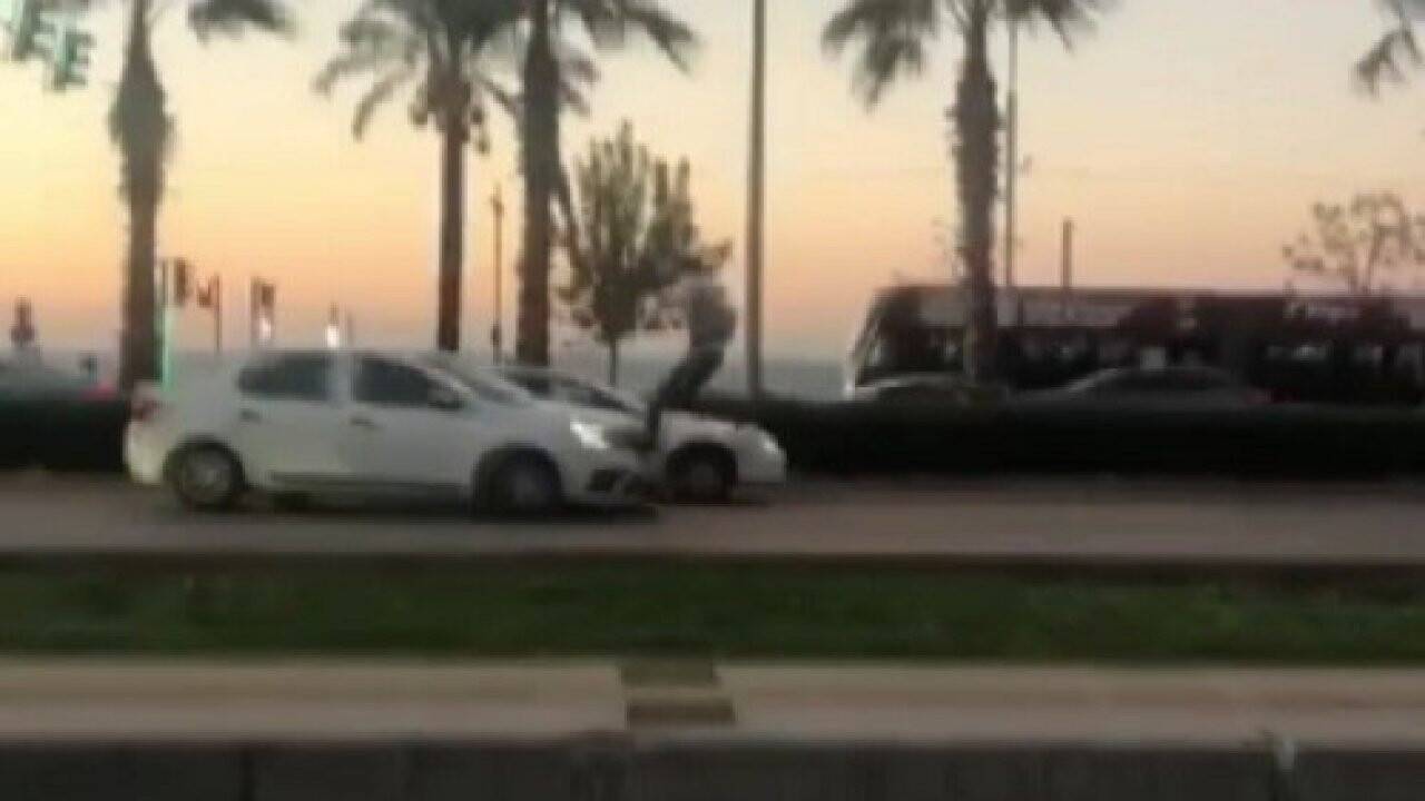 Hollywood'ta film sahnesi değil, Türkiye'de trafik tartışması! (TIKLA&İZLE)