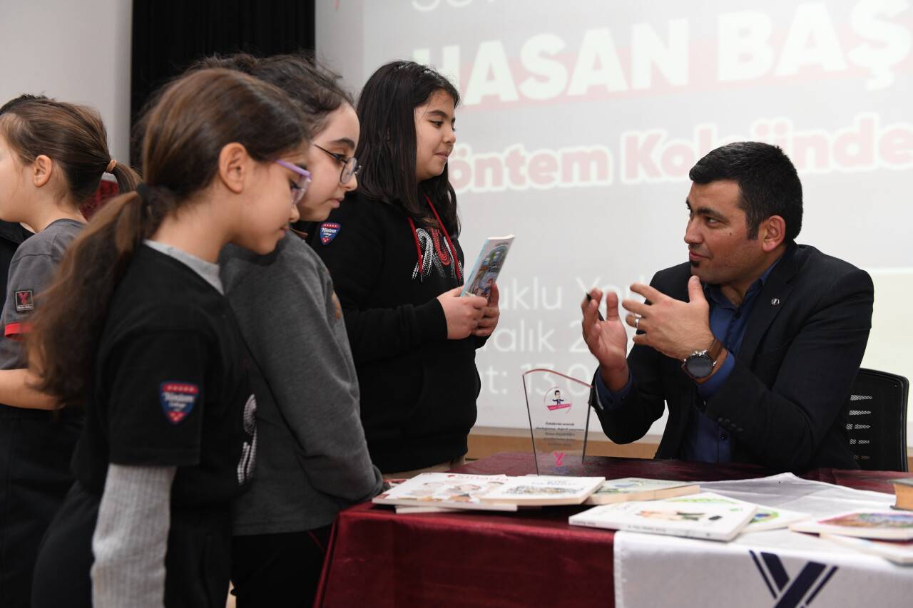 Yazar Hasan Başdemir Yöntem Kolejinde öğrencilerle buluştu