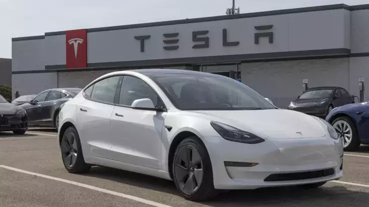 Tesla 120 binden fazla aracını geri çağıracak