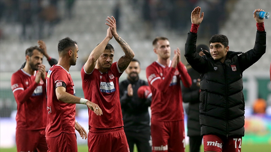 Sivasspor, İstanbul'u evinde devirdi: 1-0
