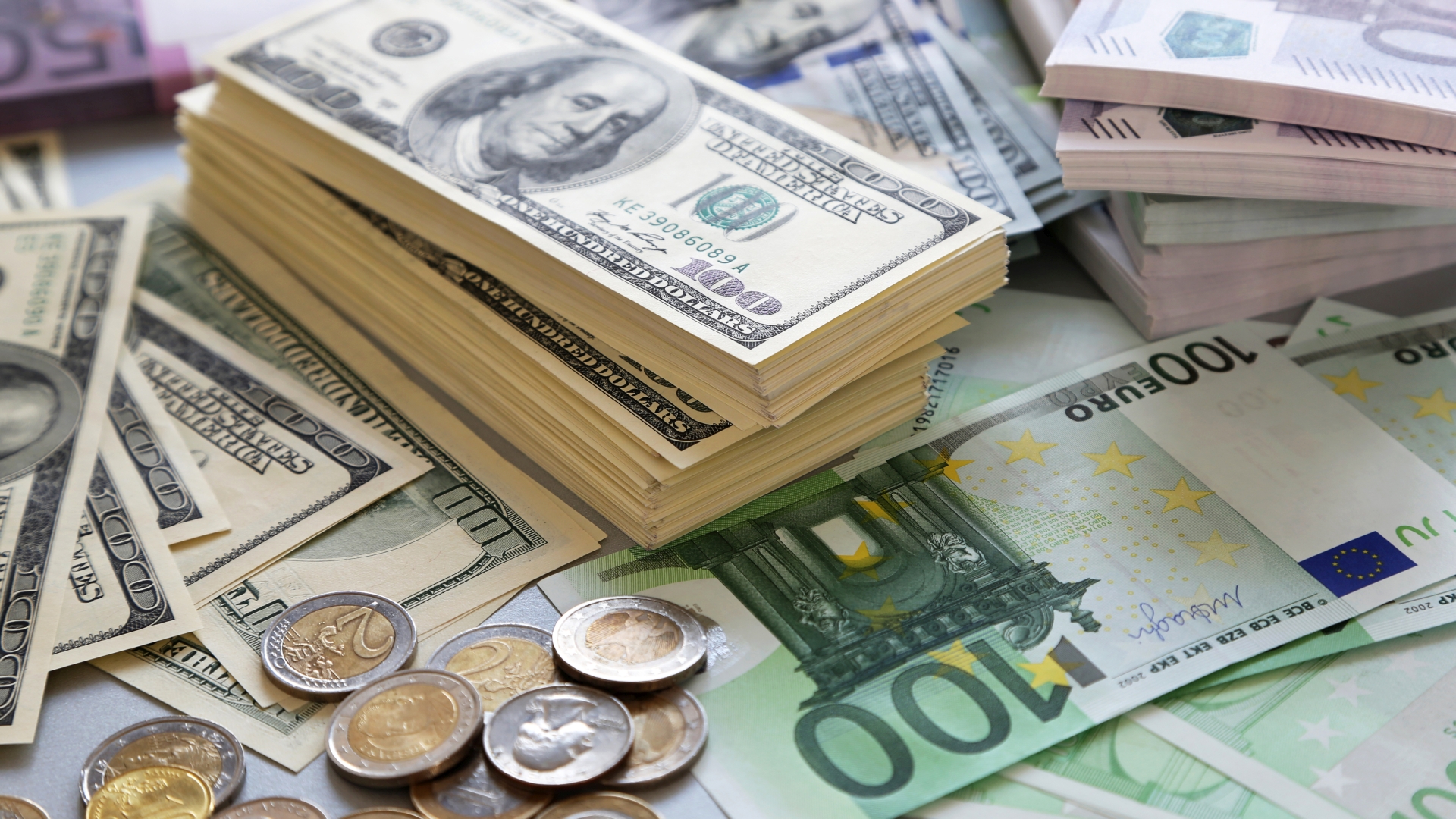 Dolar ve euro haftaya nasıl başladı?