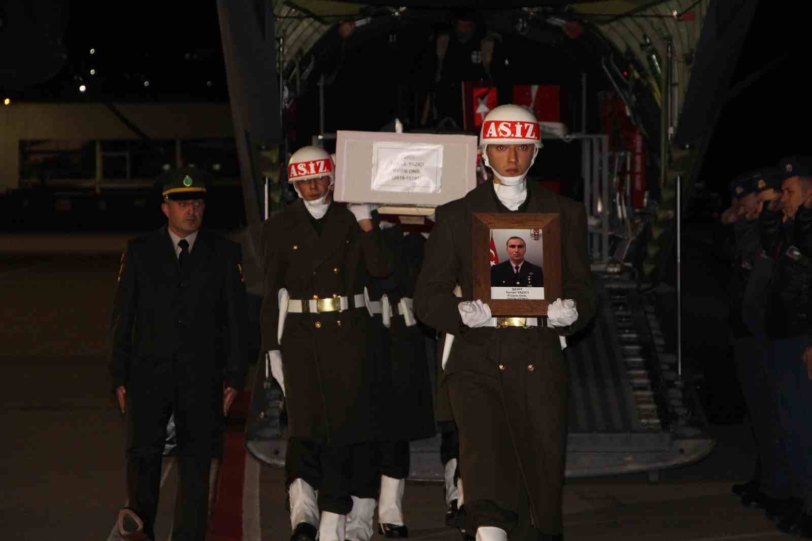 Şehidin cenazesi uçakla Trabzon’a getirildi