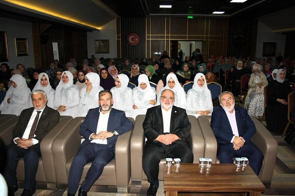 Hafizeler taç giydi