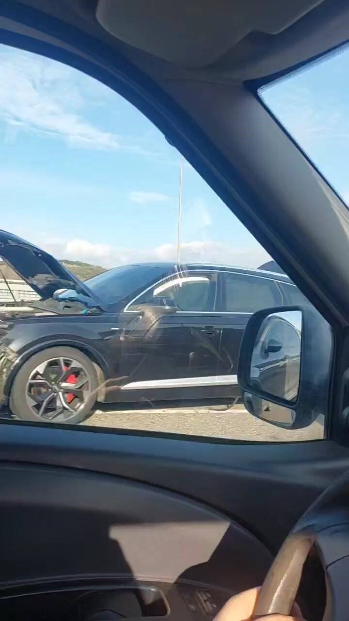 8 araç zincirleme kazaya karıştı: 4 yaralı