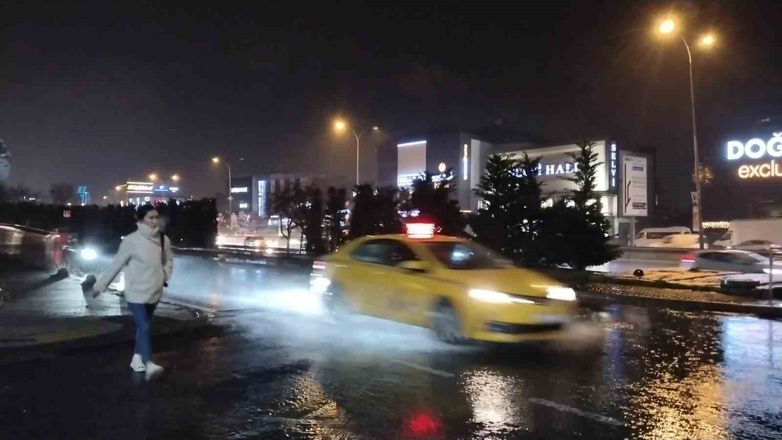İstanbul'u felç eden yağış devam ediyor