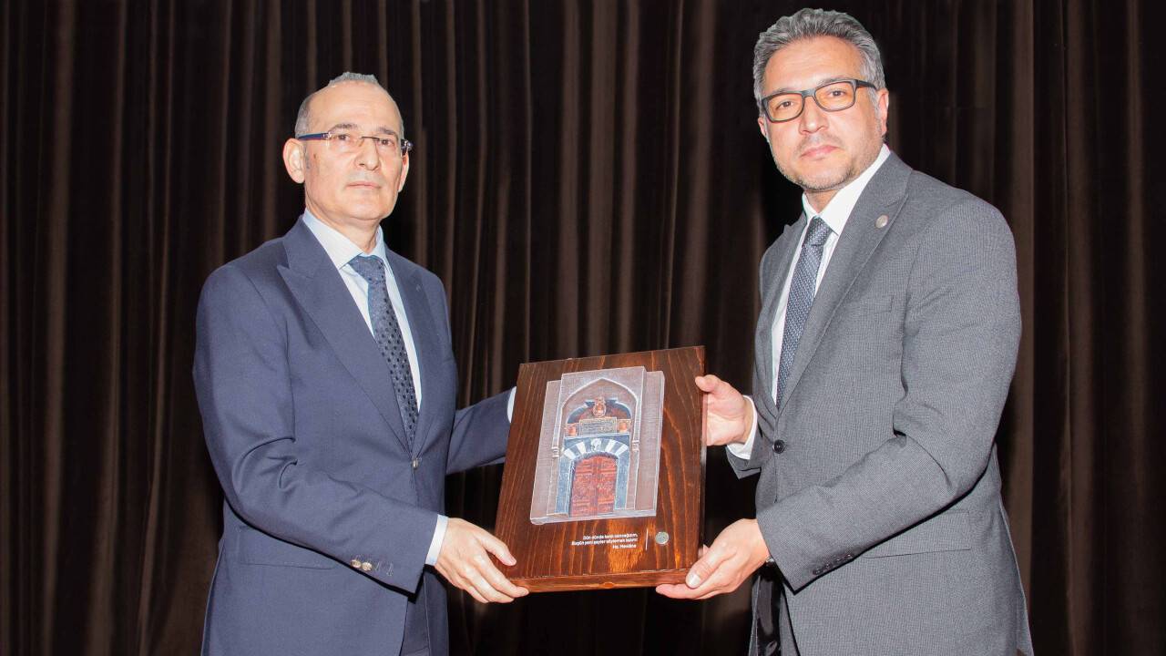 SÜ'de ‘Yeni Anayasa’ konulu söyleşi yapıldı