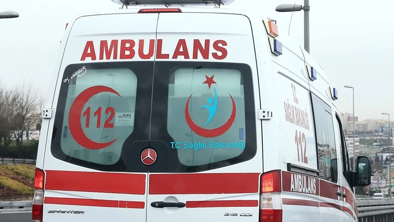 Ambulansla göçmen kaçakçılığı yaparken yakalandı