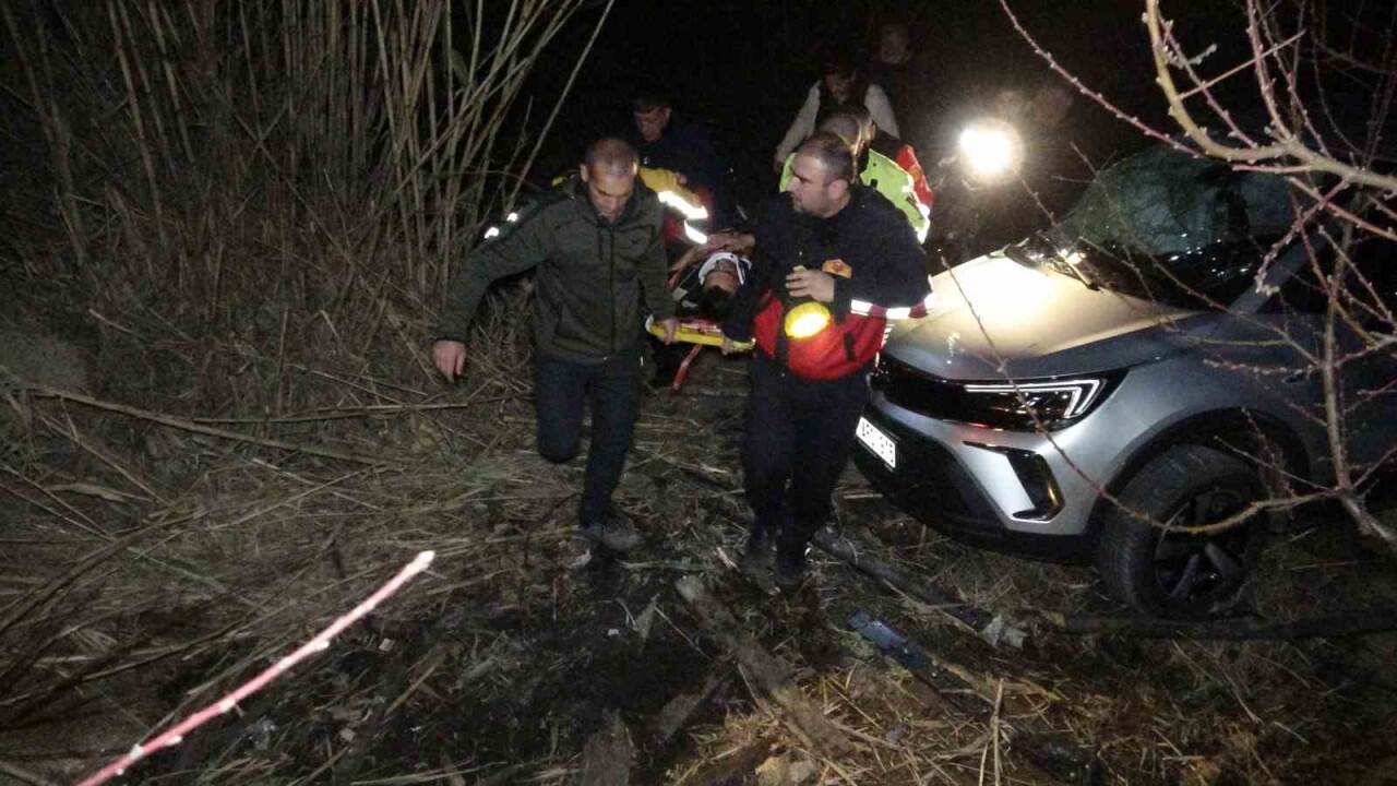 Yolcu midibüsü ile otomobil çarpıştı: 1 ölü, 4 yaralı