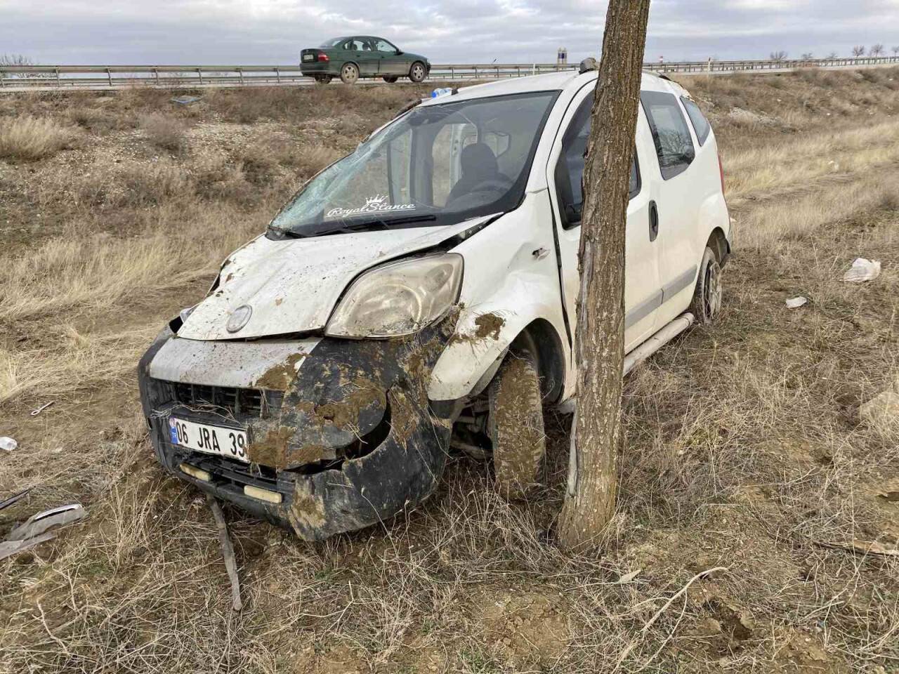 Konya’da hafif ticari araç takla attı: 2 yaralı