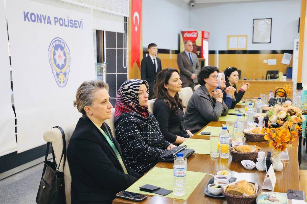 Konya'da polis eşleri ile STK temsilcileri dayanışma buluşması