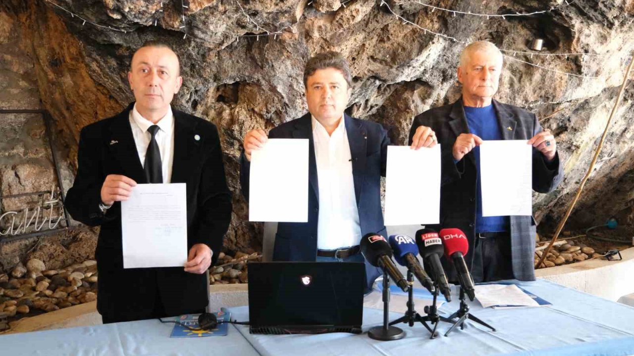 İYİ Parti Antalya’da 6 istifa: "Liderlik zafiyeti var!"
