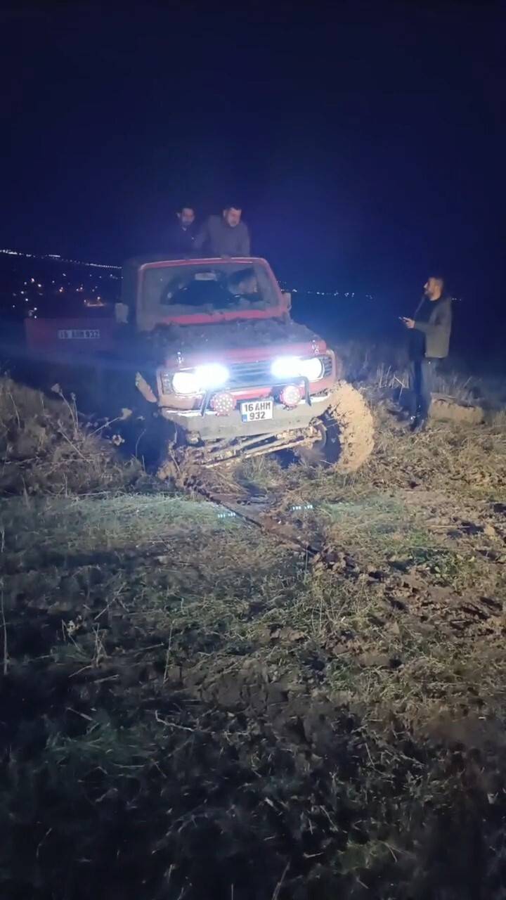 Off-road yaparken lastiği koptu kilometrelerce yol gitti