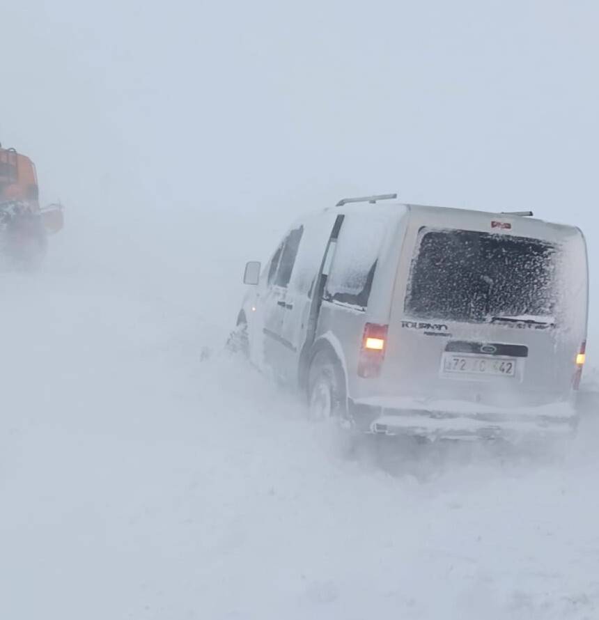 Mahsur kalan 70 kişi kurtarıldı
