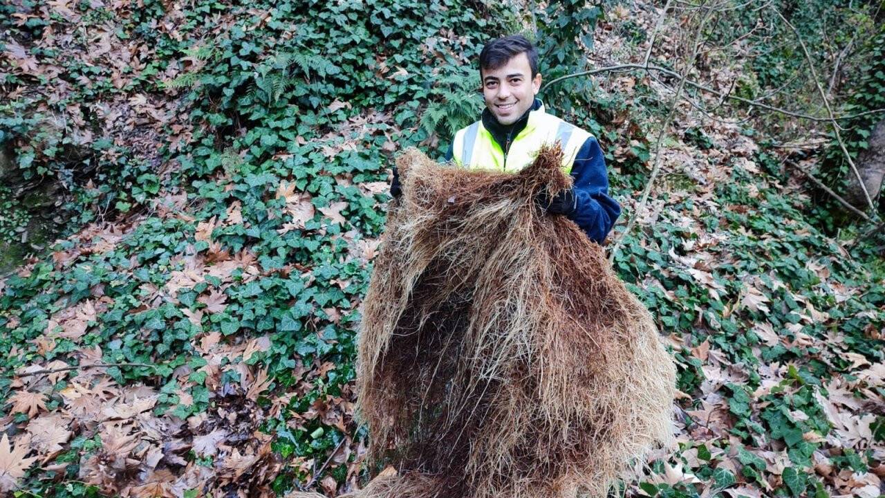 Manisa'da içmesuyu hattından güçlükle çıkarıldı, boyu tam 1 metre!