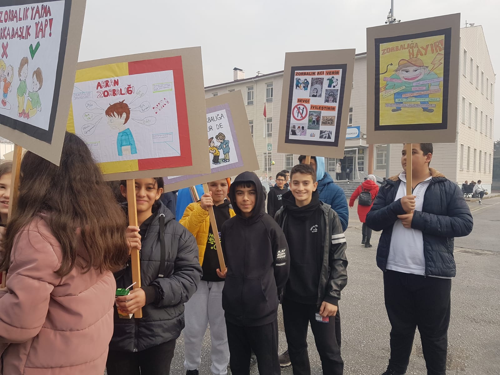 Konya'da öğrenciler akran zorbalığına dikkat çekti