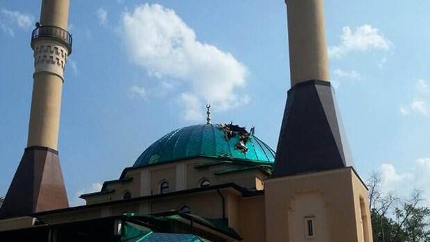 İstanbul Ahat Camii'ne havan topu isabet etti