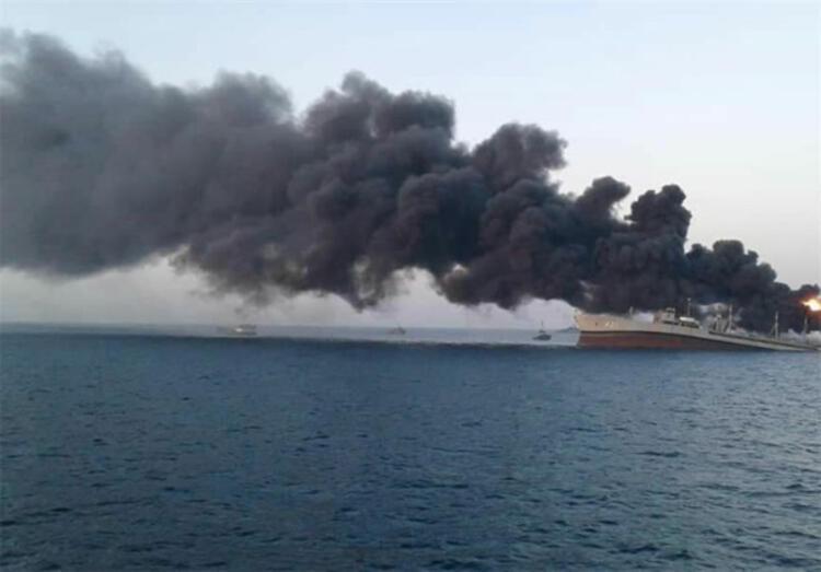 Yemen'de İHA saldırısı: Gemi alev aldı