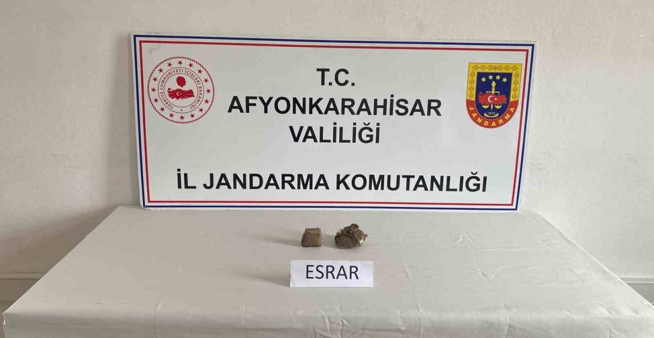 Afyon'da Fransa'dan gelen esrar kargosu jandarmaya yakalandı