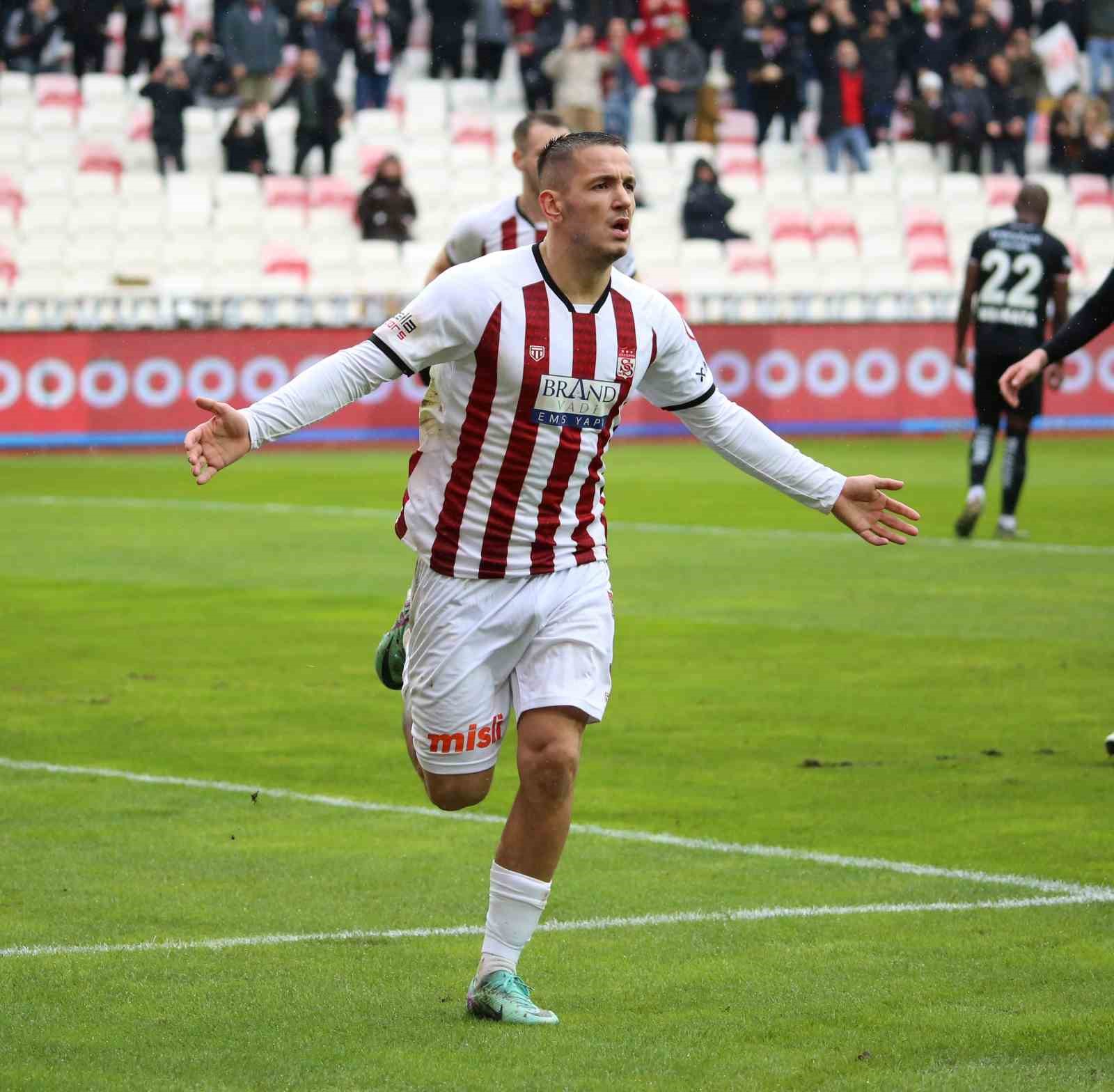 Sivassporlu Rey Manaj, gol sayısını 14’e yükseltti