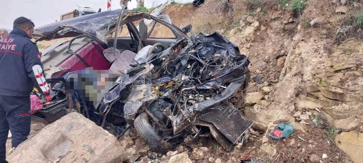 Kilis'te feci kaza: Otomobil ile beton mikser kafa kafaya çarpıştı 2 ölü