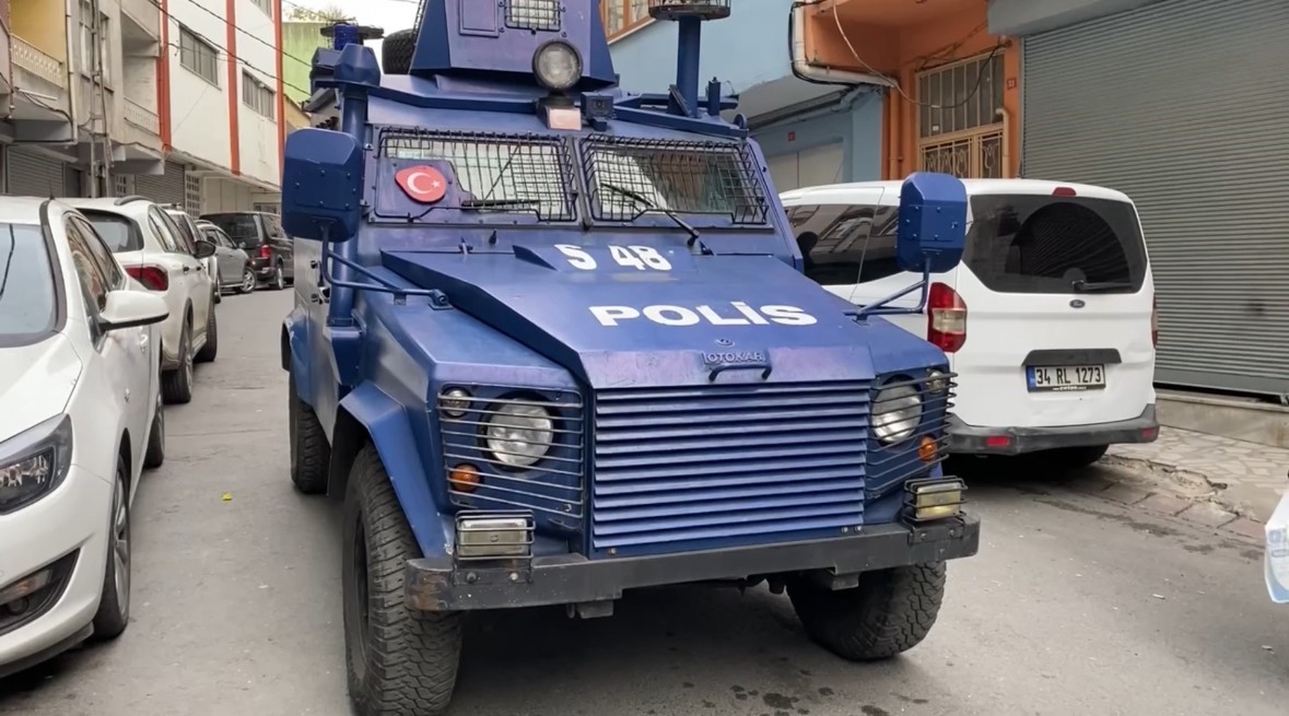 Beyoğlu'nda huzur kaçıran silahlı çete çökertildi