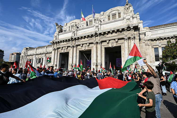 İtalya'da Filistin'e destek gösterilerini Yahudiler engelledi