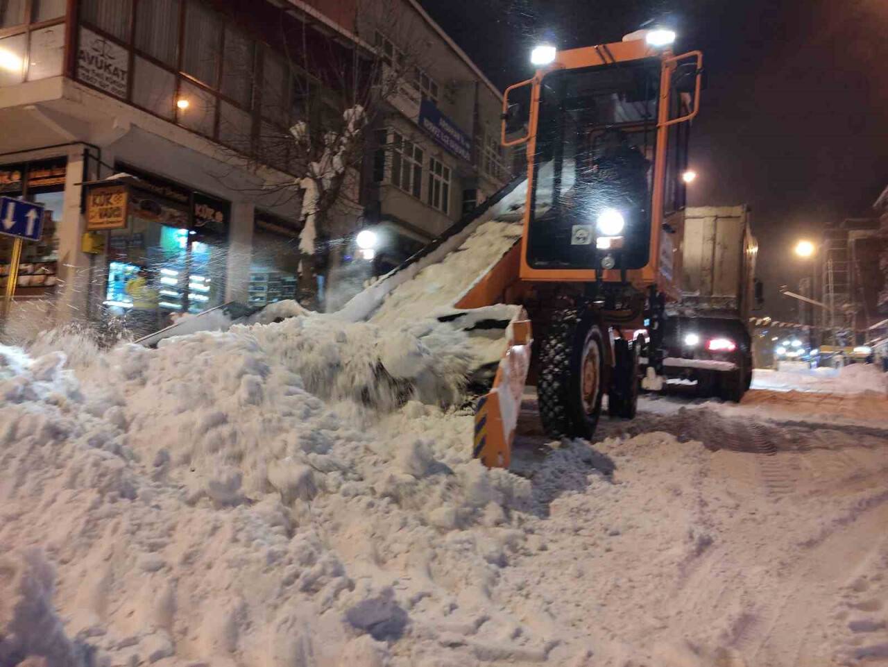 Ardahan’da kar hayatı felç etti