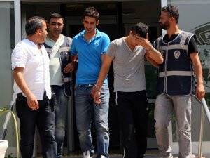 ÇALDIĞI MALZEMELERİ KIZ ARKADAŞINA HEDİYE ETTİ
