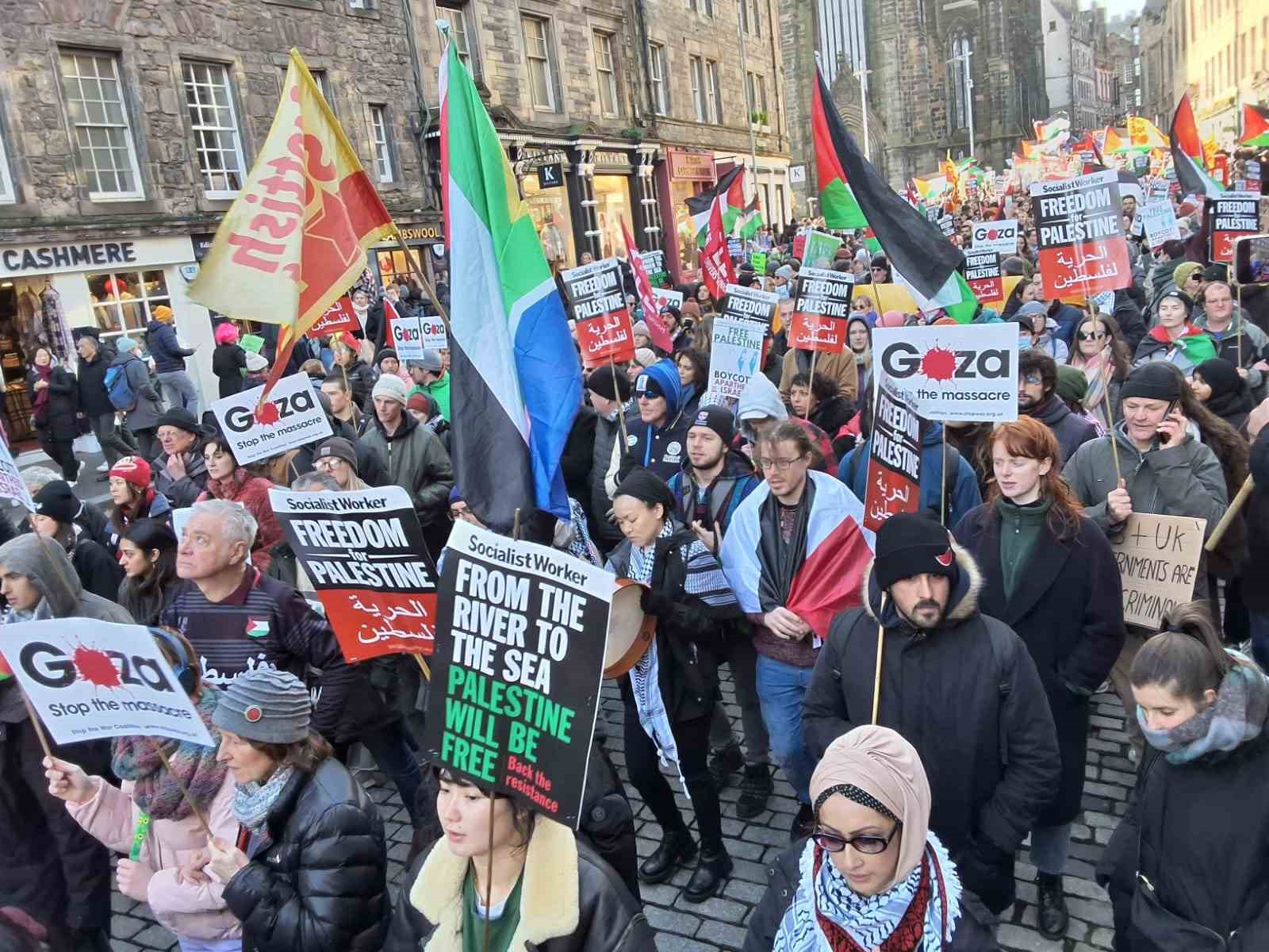 Dünyanın dört bir yanında Filistin’e destek yürüyüşleri sürüyor