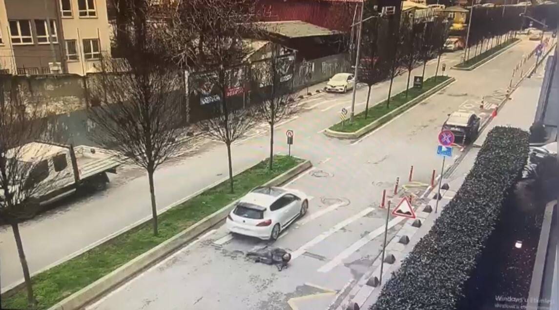 İstanbul’da film gibi olay kamerada: Kaçırdıkları adamı vurup araçtan attılar