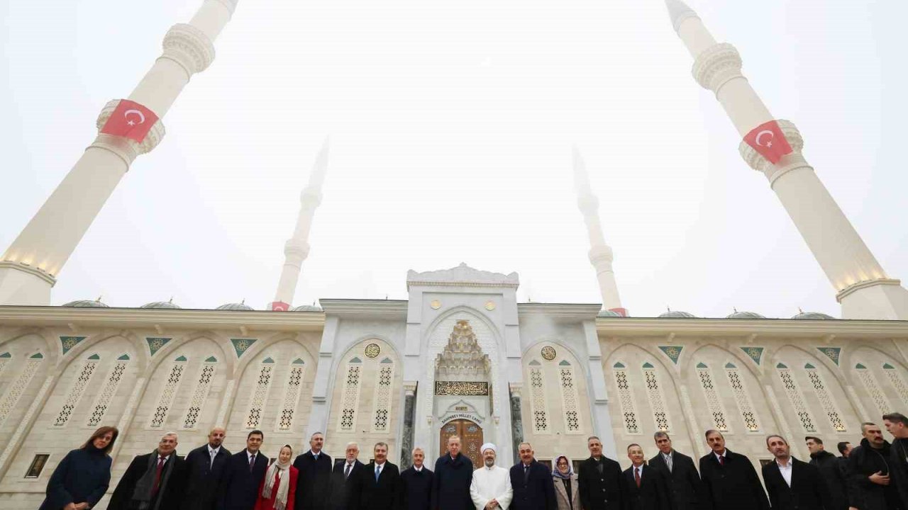 Şahinbey Millet Camii dualarla açıldı
