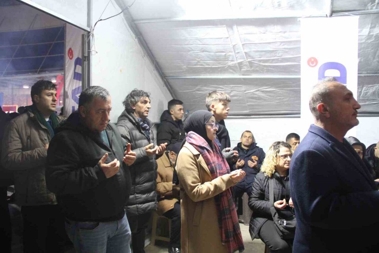 Asrın felaketinin 1. yıldönümünde “saygı nöbeti” tutuldu