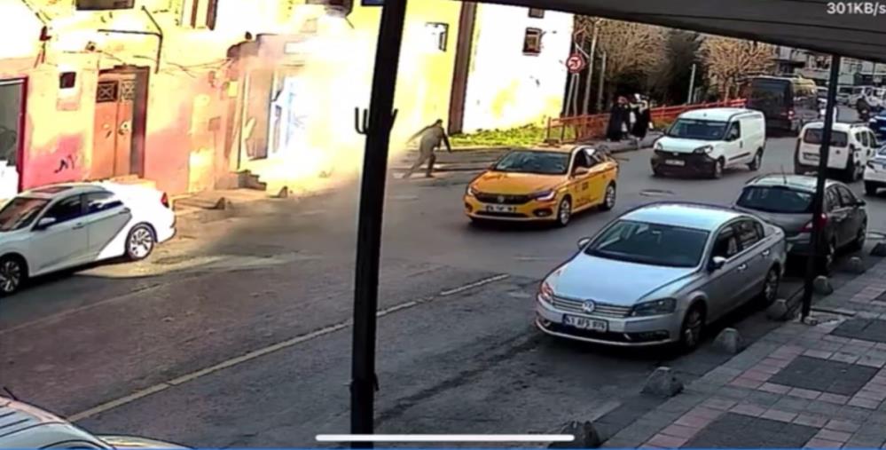 İstanbul'da korku dolu anlar kamerada: Kağıthane'de patlama