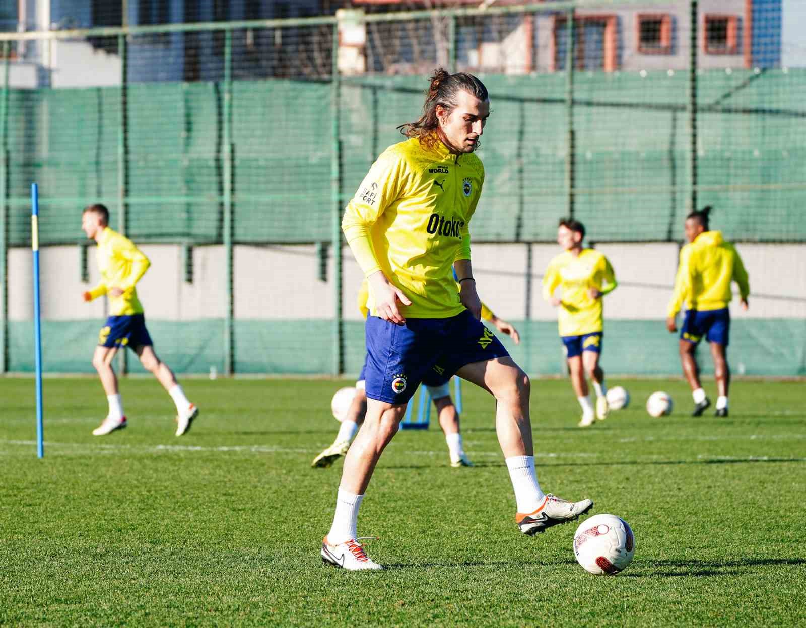 Fenerbahçe’de, Serdar Dursun ilk antrenmanına çıktı
